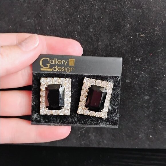 Gallery Design sparkly earrings - Picture 1 of 2
